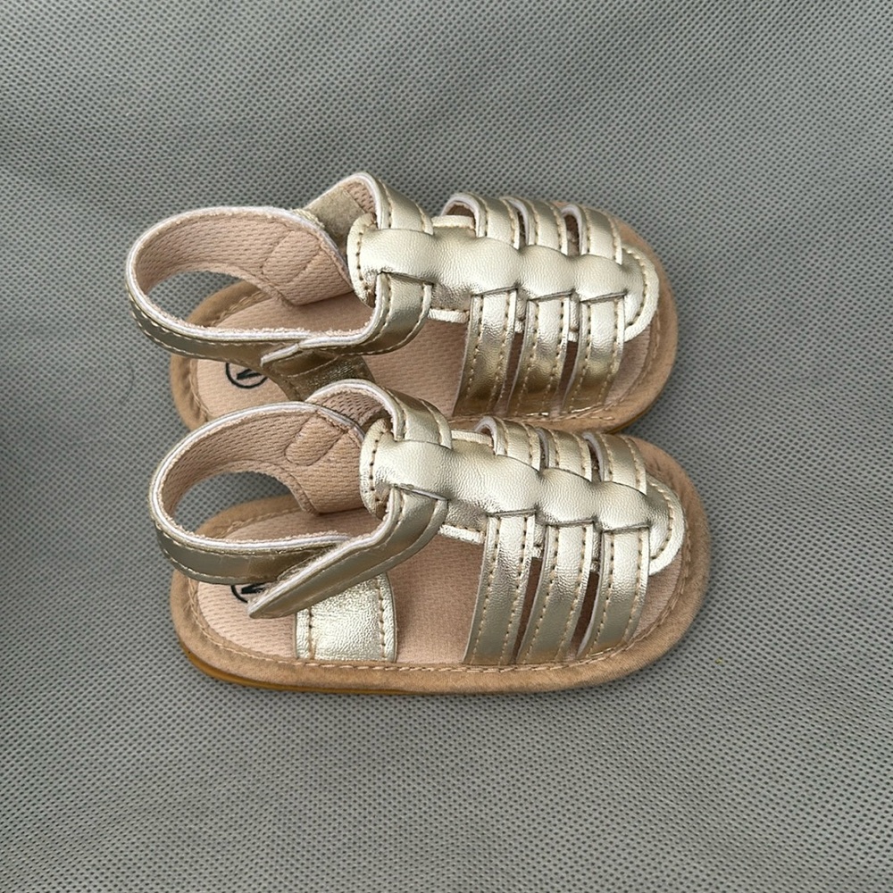 Size 120 (M) Gold metallic baby girl sandals